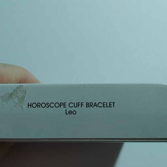 AVON - HOROSCOPE CUFF BRACELET - Picture 2 of 2
